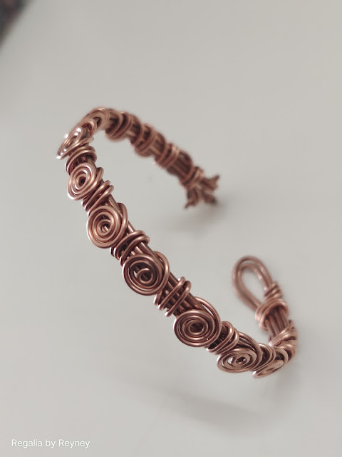 Free Jewelry Tutorial for a daily wear wire wrap Bracelet