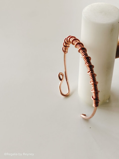 Free Jewelry Tutorial for a Wire Wrap Bracelet