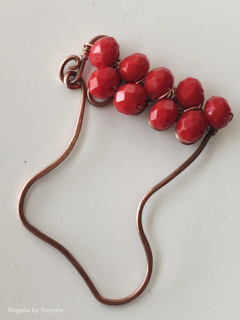 Free Jewelry Tutorial for a Wire Wrap Xmas Santa Boot Ornament